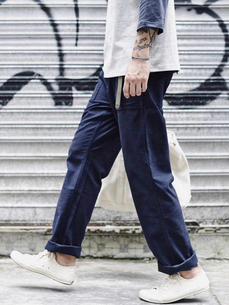Straight fatigue pants in navy blue with cargo pockets and wide cuffed straight legs