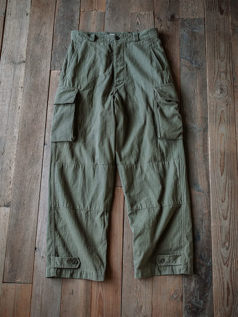 Army green cargo trousers laid flat, elastic waistband, side cargo flap pockets