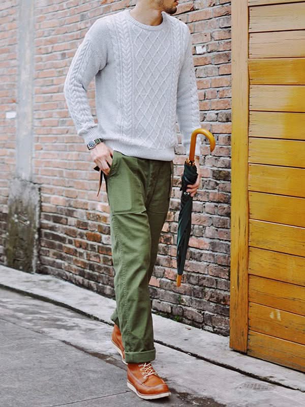 Straight fatigue pants in olive green with cargo pocket detailing and cuffed hems