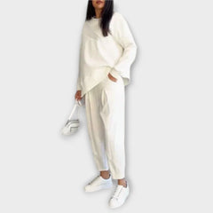 White long-sleeve sweatshirt and matching jogger pants set, relaxed fit
