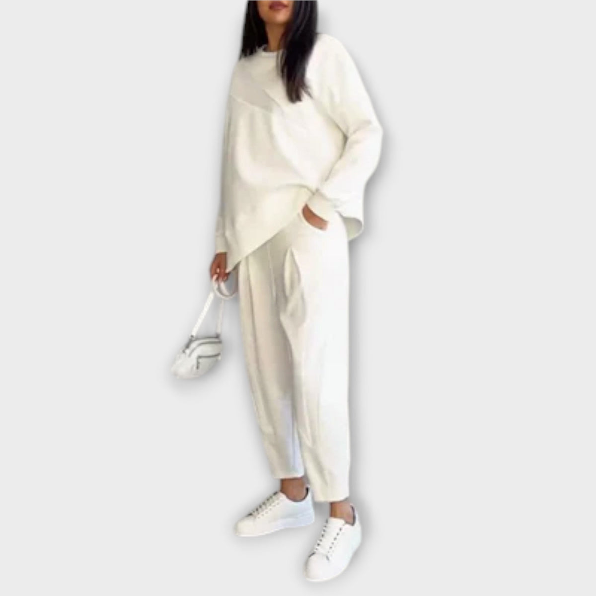 White long-sleeve sweatshirt and matching jogger pants set, relaxed fit