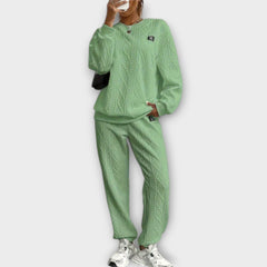 Green cable-knit casual set: round-neck long-sleeve top and matching jogger pants