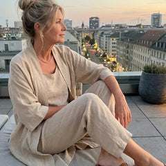 3-piece set with short-sleeve long tunic and relaxed pants, light beige look.