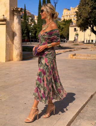 Multicolor floral off-shoulder maxi dress with off-shoulder sleeves and pleated skirt