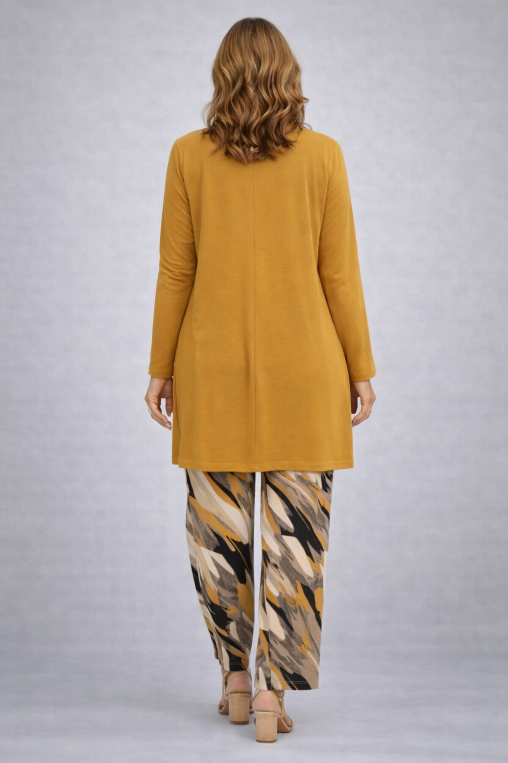 Women's yellow long tunic and printed wide-leg pants 3-piece set, back view