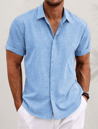 Men's short-sleeve classic-fit shirt in light blue, button-front with point collar