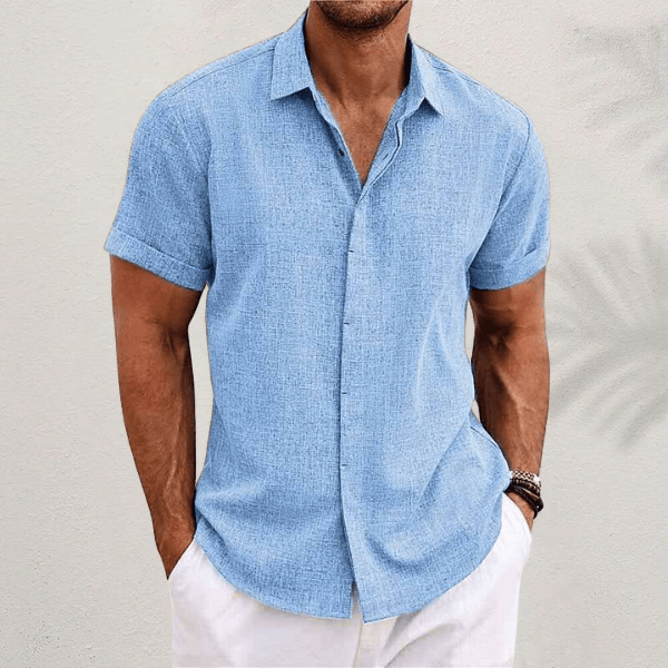 Men's short-sleeve classic-fit shirt in light blue, button-front with point collar