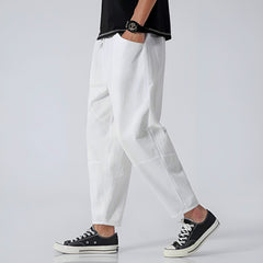 White cropped cotton pants with elastic waist and slanted side pockets