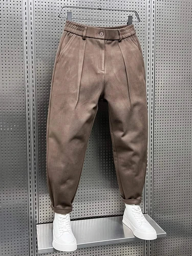 Men’s cream-brown modern-fit trousers with pleated front, button waistband and cuffed hem